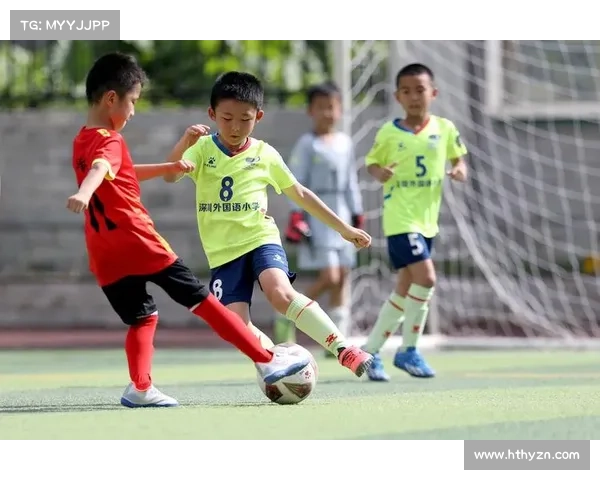 如何通过观察对方踢球姿势与习惯判断扑点球方向的技巧